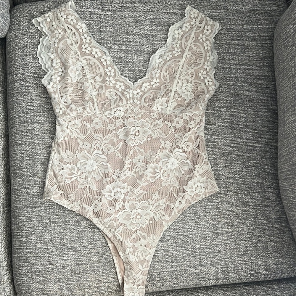 NWOT Lace body suit